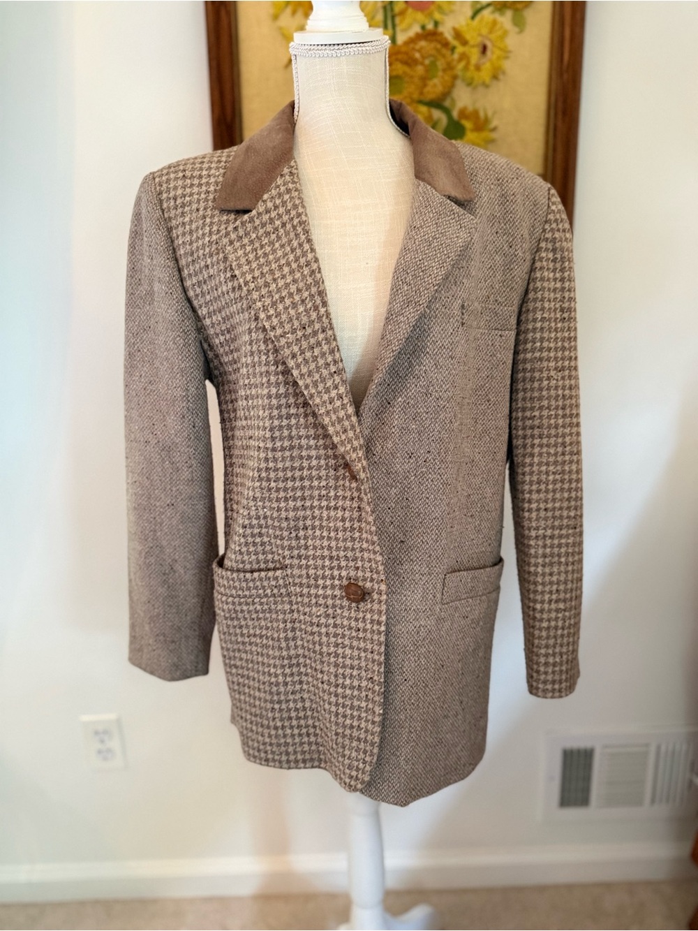 Classic Houndstooth Tweed Blazer in Taupe